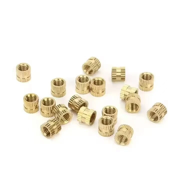 Porcas serrilhadas de latão